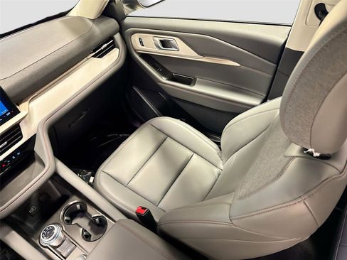 New 2026 Ford Explorer Active w/ Active Comfort Package image 22