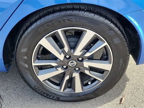 Used 2020 Nissan Versa SV image 31