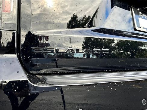 Used 2025 Cadillac Escalade V w/ LPO, ONYX Package image 30