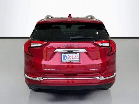 Used 2024 GMC Terrain Denali w/ Denali Premium Package AWD/4WD image 6