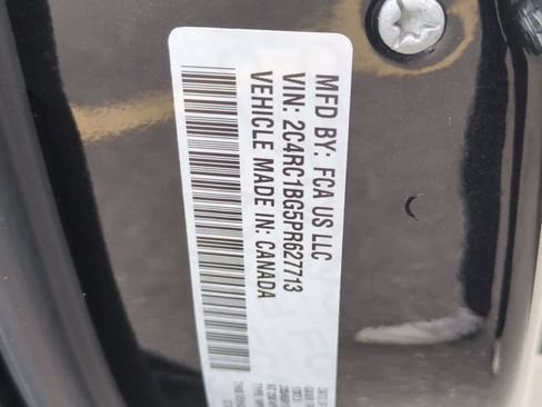 Used 2023 Chrysler Pacifica Touring-L FWD image 36