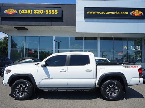 Used 2019 Toyota Tacoma TRD Off-Road AWD/4WD image 2