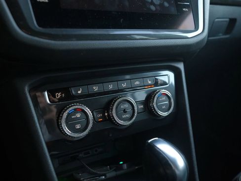 Used 2018 Volkswagen Tiguan SE image 21