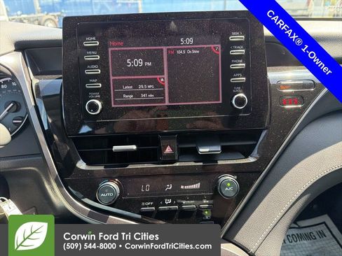 Used 2024 Toyota Camry SE FWD image 3