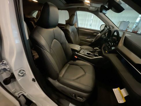 New 2026 Toyota Highlander Limited AWD/4WD image 26