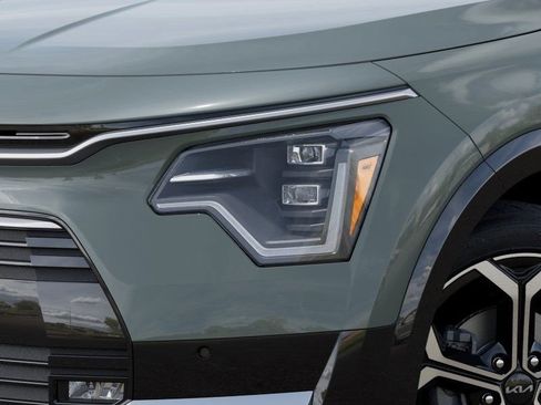 New 2025 Kia Niro SX Touring image 11