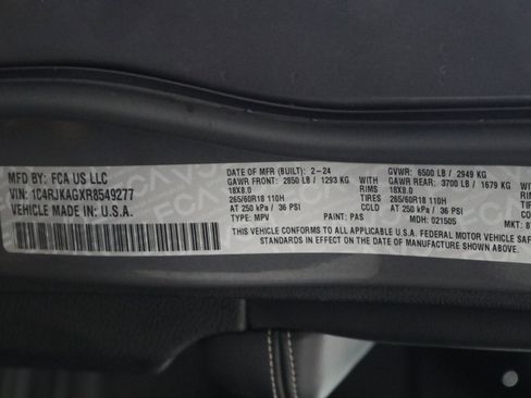 Used 2024 Jeep Grand Cherokee L Laredo image 38