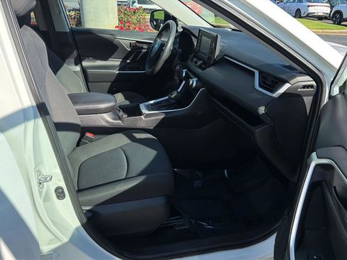 Used 2022 Toyota RAV4 LE FWD image 12