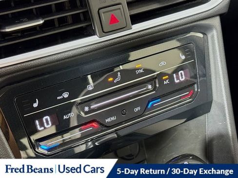 Used 2025 Volkswagen Taos SE AWD/4WD image 20