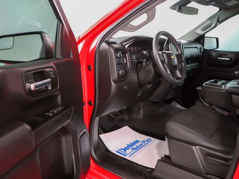 Used 2020 Chevrolet Silverado 1500 Custom w/ Custom Value Package image 3