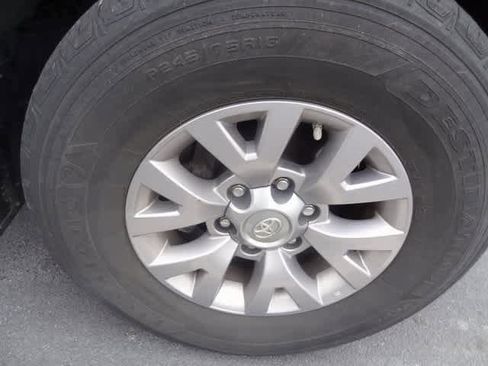 Used 2017 Toyota Tacoma SR5 w/ Tow Package image 23