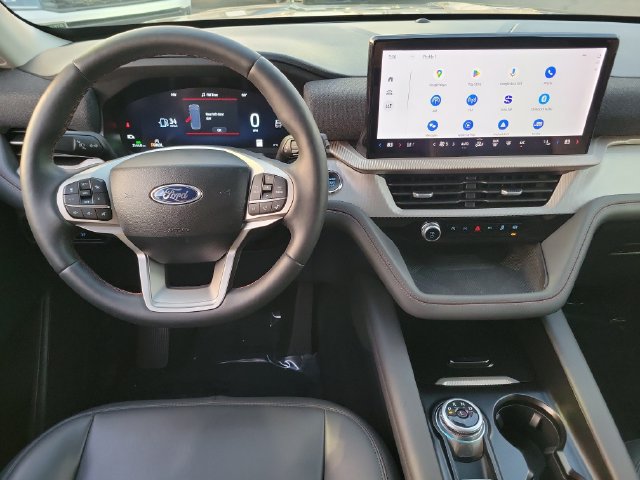 Used 2025 Ford Explorer Active w/ Active Comfort Package RWD image 4