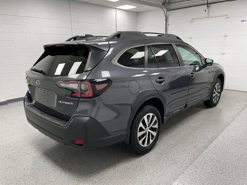 Used 2025 Subaru Outback Premium AWD/4WD image 11