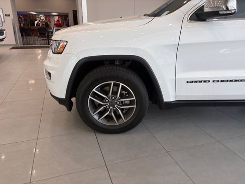 Used 2022 Jeep Grand Cherokee Limited AWD/4WD image 9