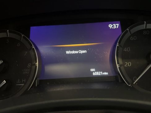 Used 2021 Toyota Highlander XLE AWD/4WD image 9