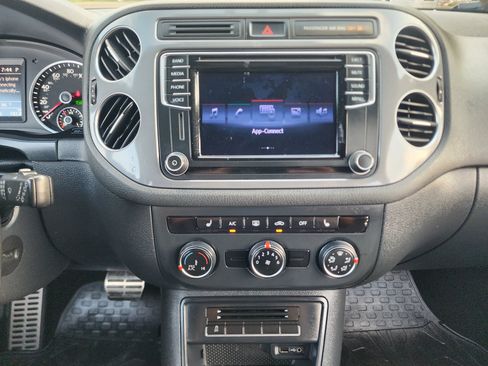 Used 2016 Volkswagen Tiguan R-Line FWD image 30
