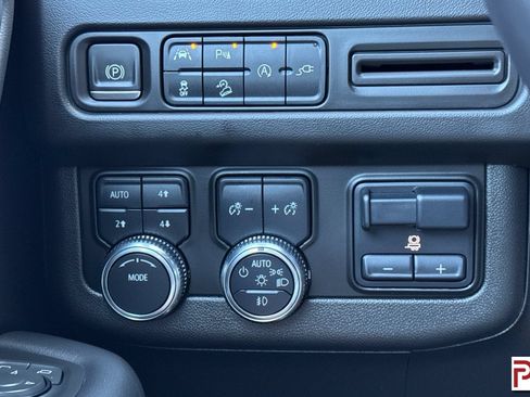 Certified 2022 GMC Yukon AT4 w/ Max Trailering Package AWD/4WD image 33