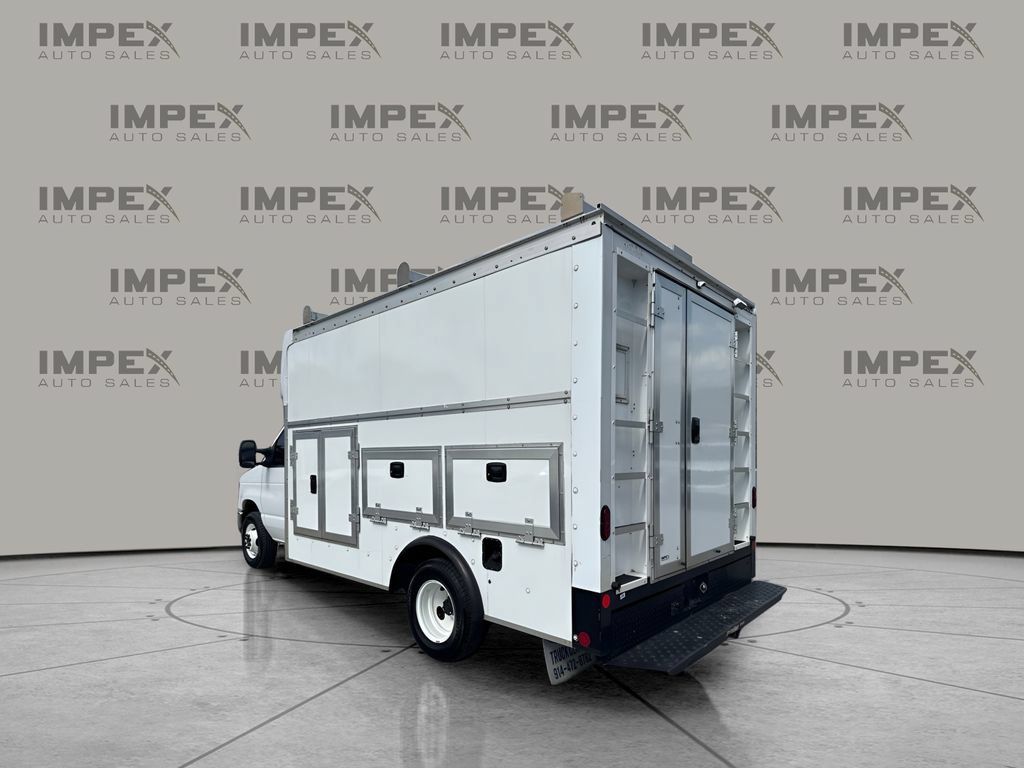 Used 2024 Ford E-350 and Econoline 350 Super Duty w/ Power Windows & Locks Group RWD image 4