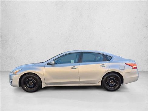 Used 2013 Nissan Altima 2.5 S FWD image 9