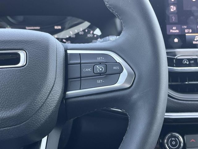 Used 2026 Jeep Compass Latitude AWD/4WD image 25