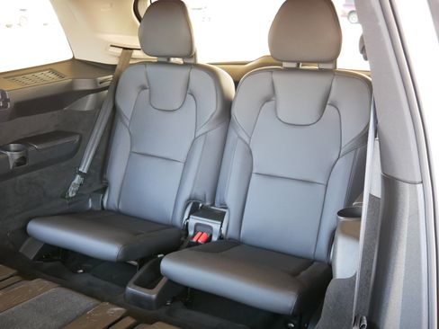 Used 2022 Volvo XC90 T6 Momentum w/ Protection Package image 26