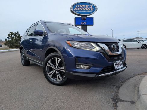 Used 2018 Nissan Rogue SL image 2