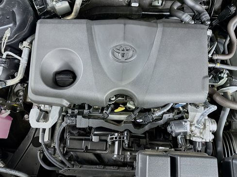 Used 2025 Toyota RAV4 XLE FWD image 31