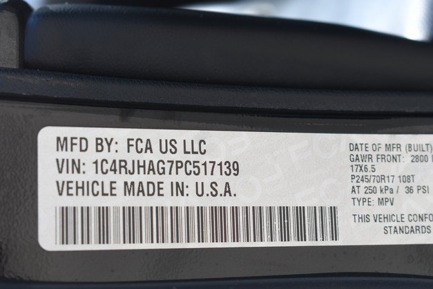 Used 2023 Jeep Grand Cherokee Laredo AWD/4WD image 33