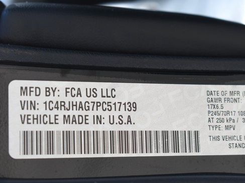 Used 2023 Jeep Grand Cherokee Laredo AWD/4WD image 33