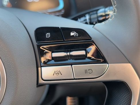 Certified 2025 Hyundai Elantra Sport image 22