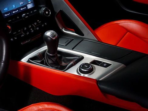 Used 2015 Chevrolet Corvette Z06 w/ Z07 Performance Package image 18