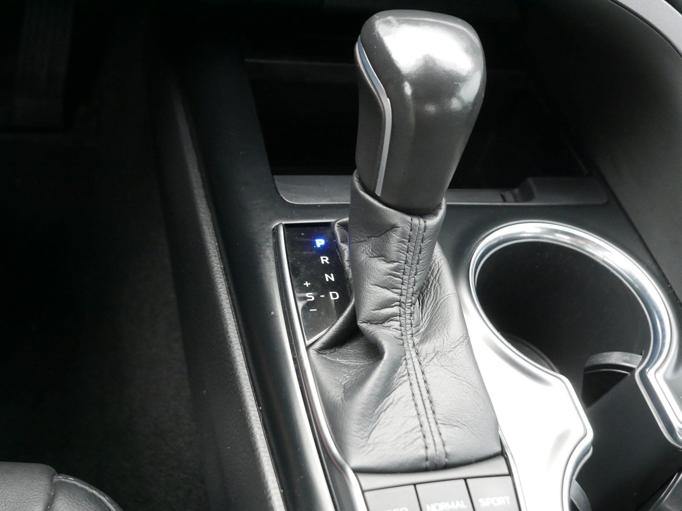 Used 2019 Toyota Camry XSE FWD image 24