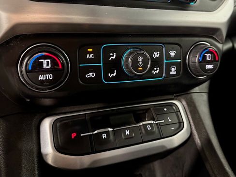 Used 2022 GMC Acadia SLE image 18