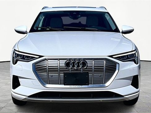 Used 2022 Audi e-tron Premium Plus w/ Premium Plus Package image 3