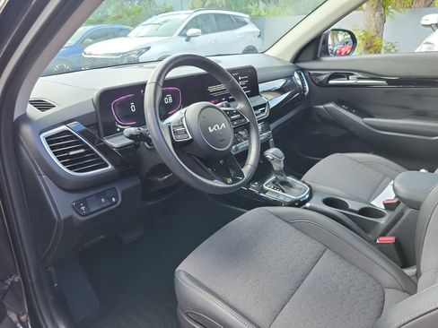 Certified 2025 Kia Seltos S FWD image 11
