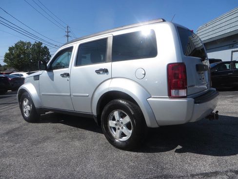 Used 2008 Dodge Nitro SXT image 3
