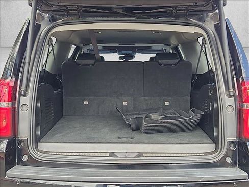 Used 2020 Chevrolet Suburban LT w/ Luxury Package AWD/4WD image 10