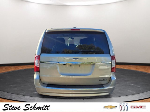 Used 2016 Chrysler Town & Country Touring FWD image 23