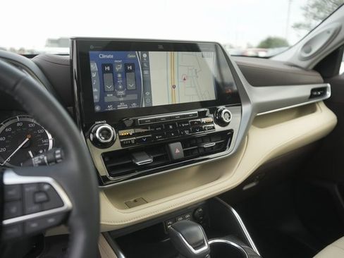 Used 2022 Toyota Highlander Platinum image 26