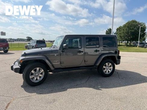 Used 2017 Jeep Wrangler Unlimited Sahara w/ Connectivity Group AWD/4WD image 7