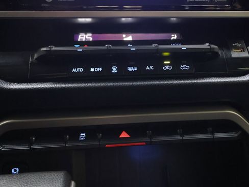 Used 2022 Toyota Tundra SR5 w/ SR5 Convenience Package image 23