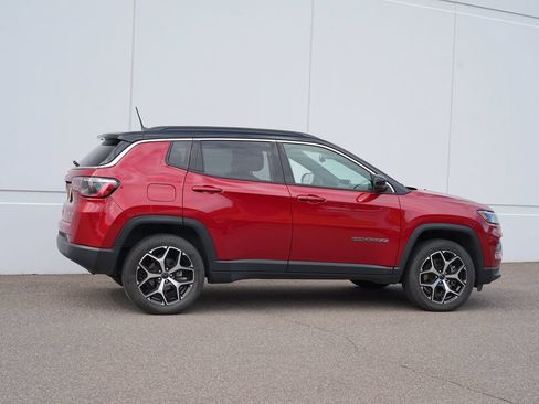 Used 2025 Jeep Compass Limited AWD/4WD image 2