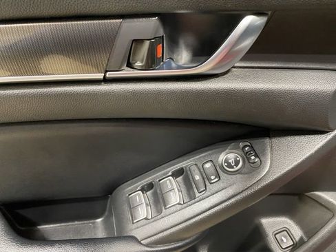 Used 2018 Honda Accord Sport image 13