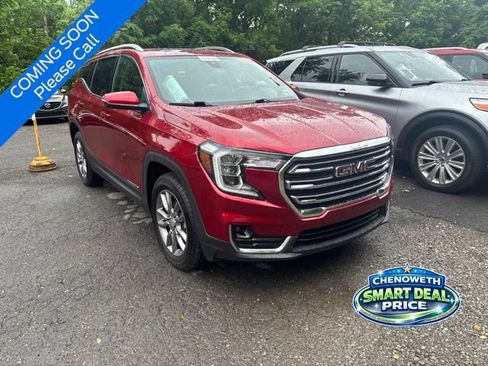 Used 2022 GMC Terrain SLT w/ Infotainment Package II AWD/4WD image 2