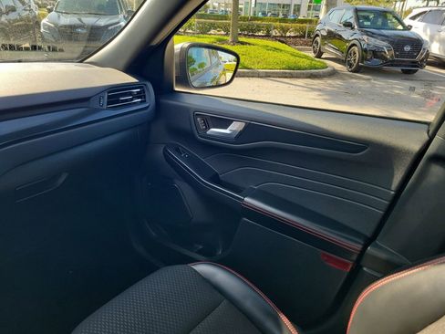 Used 2025 Ford Escape ST-Line image 19