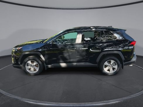 Used 2025 Toyota RAV4 XLE FWD image 5