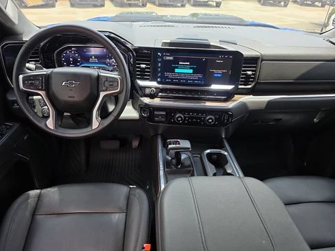 Used 2025 Chevrolet Silverado 1500 LT Trail Boss w/ Convenience Package II AWD/4WD image 8