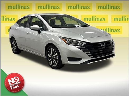 Used 2025 Nissan Versa SV FWD image 1