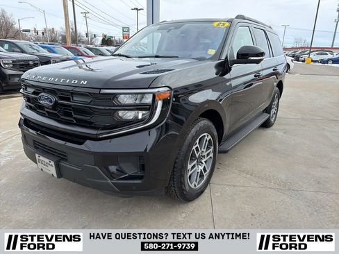 Used 2025 Ford Expedition Active AWD/4WD image 5