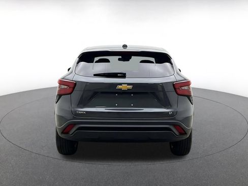 Used 2025 Chevrolet Trax LT w/ LT Convenience Package FWD image 8